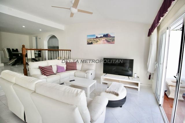 3 soverom Kjedet enebolig til salgs i San Miguel de Abona med svømmebasseng - € 2 500 (Ref: 8948176)