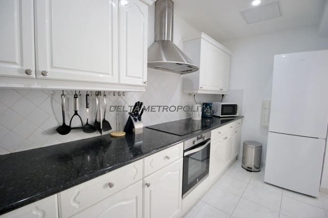 3 soverom Kjedet enebolig til salgs i San Miguel de Abona med svømmebasseng - € 2 500 (Ref: 8948176)