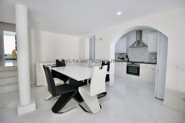 3 soverom Kjedet enebolig til salgs i San Miguel de Abona med svømmebasseng - € 2 500 (Ref: 8948176)