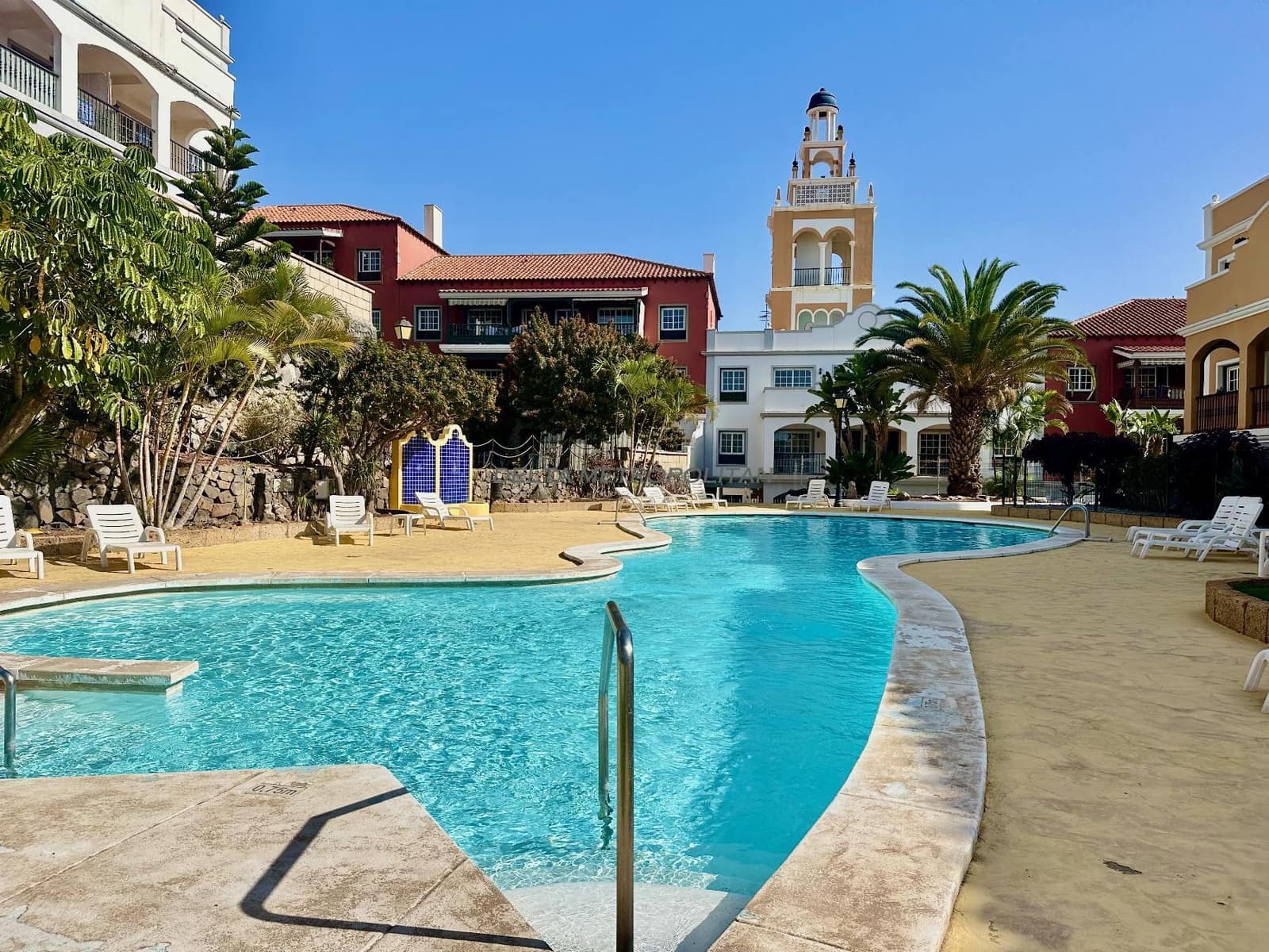 2 soveværelse Lejlighed til salg i Llano del Camello med swimmingpool garage - € 275.000 (Ref: 9126297)