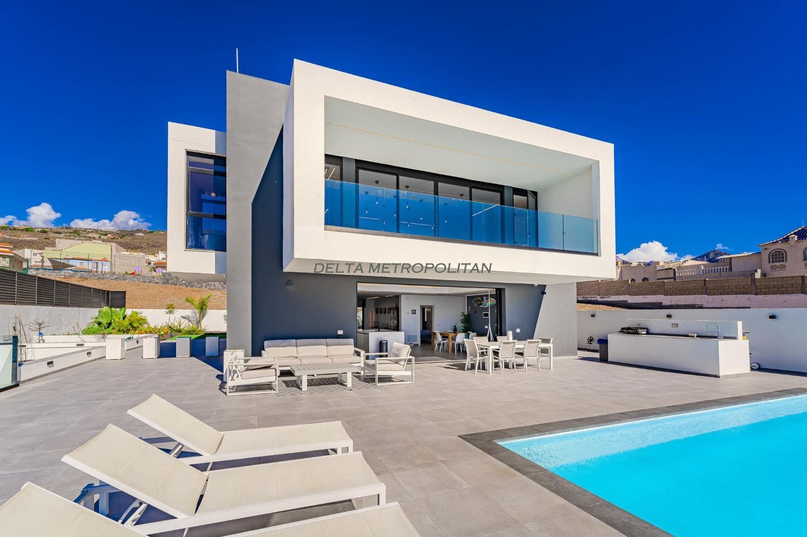 5 soveværelse Villa til salg i Armenime med swimmingpool garage - € 3.299.000 (Ref: 9126298)