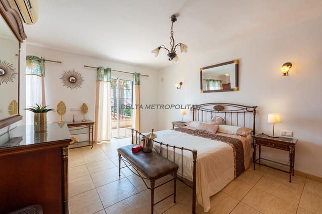 Chalet de 7 habitaciones en Golf del Sur, San Miguel de Abona en venta con piscina garaje - 1.800.000 € (Ref: 9195049)