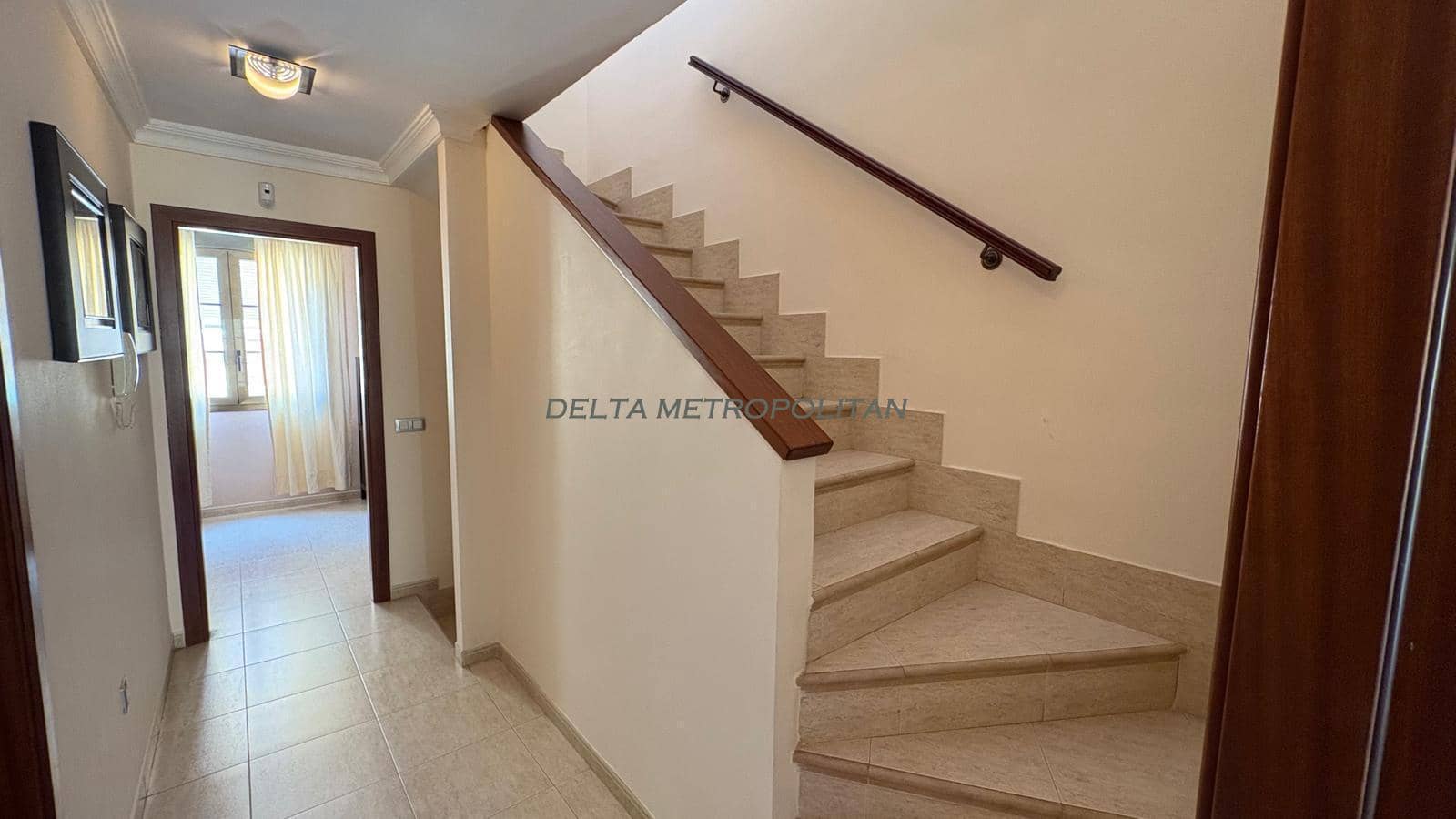 3 makuuhuone Huvila myytävänä paikassa Llano del Camello mukana uima-altaan 
autotalli - 357 000 € (Ref: 9447416)