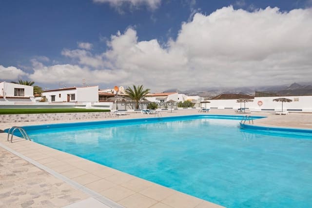 3 soverom Rekkehus til salgs i Costa del Silencio, Arona med svømmebasseng - € 299 000 (Ref: 9674557)