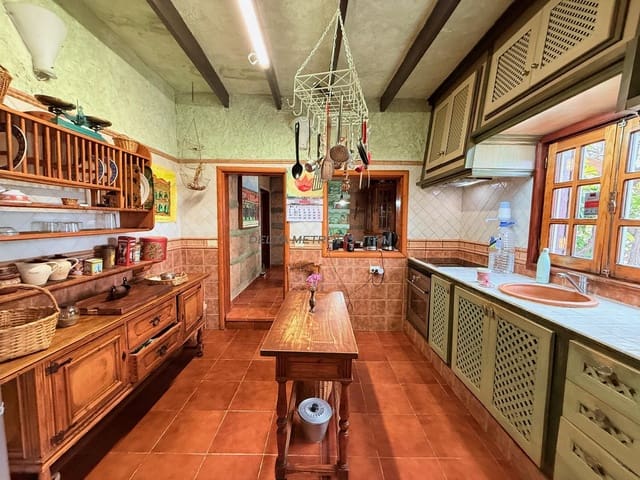 4 bedroom Finca/Country House for sale in Jama, Vilaflor with garage - € 385,000 (Ref: 9697812)