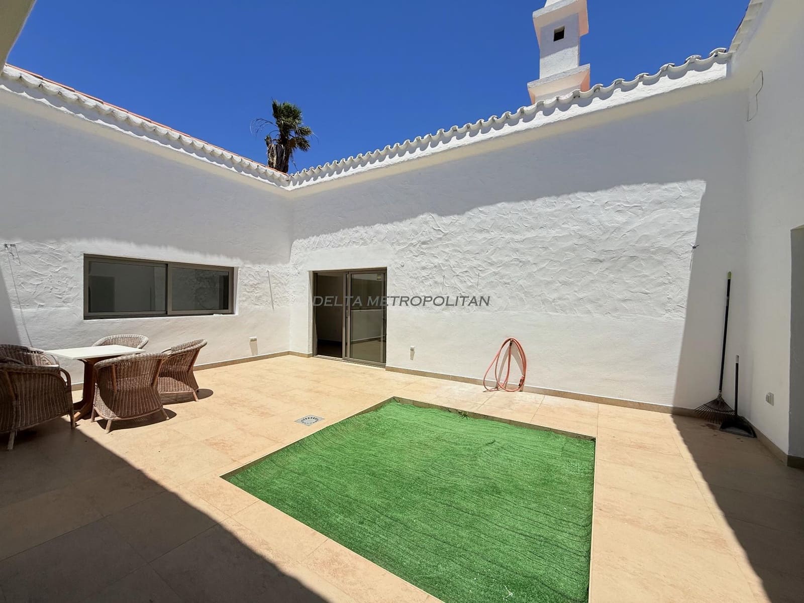 4 bedroom Villa for sale in Golf del Sur with garage - € 1,200,000 (Ref: 9827996)