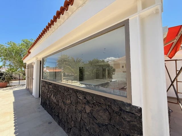 4 soveværelse Villa til salg i Golf del Sur, San Miguel de Abona med garage - € 1.200.000 (Ref: 9827996)