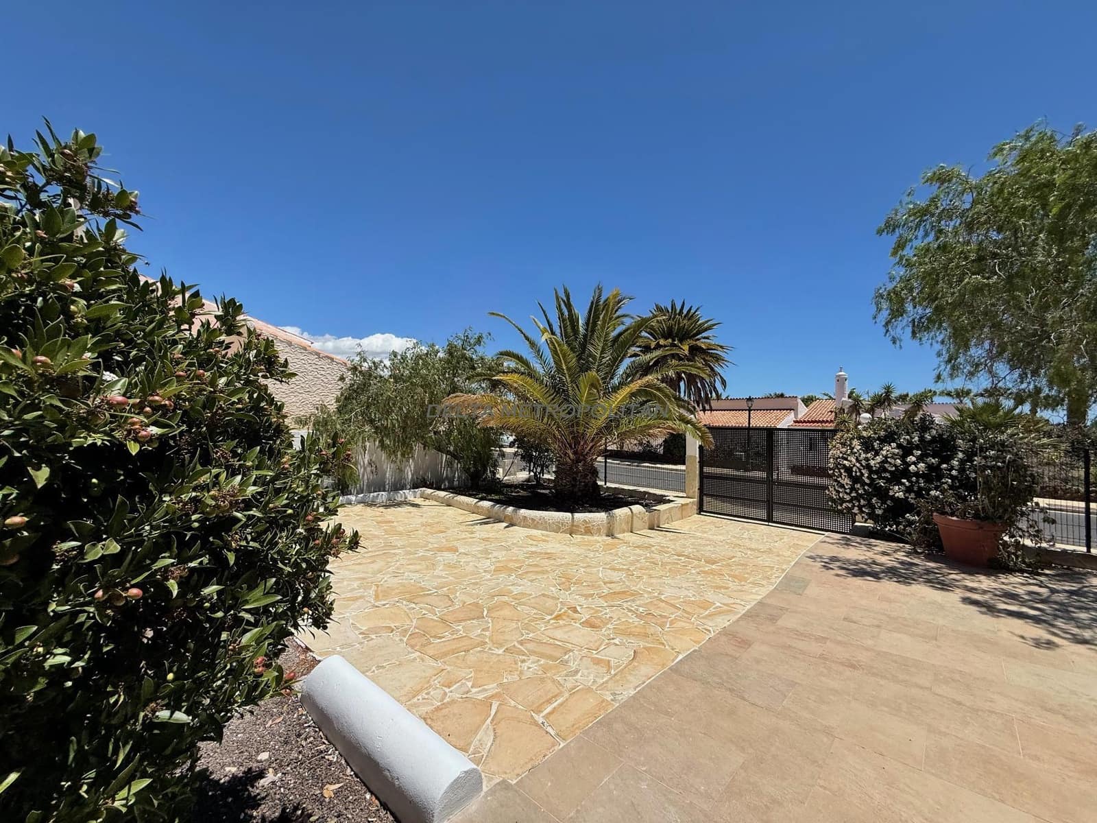 4 bedroom Villa for sale in Golf del Sur with garage - € 1,200,000 (Ref: 9827996)