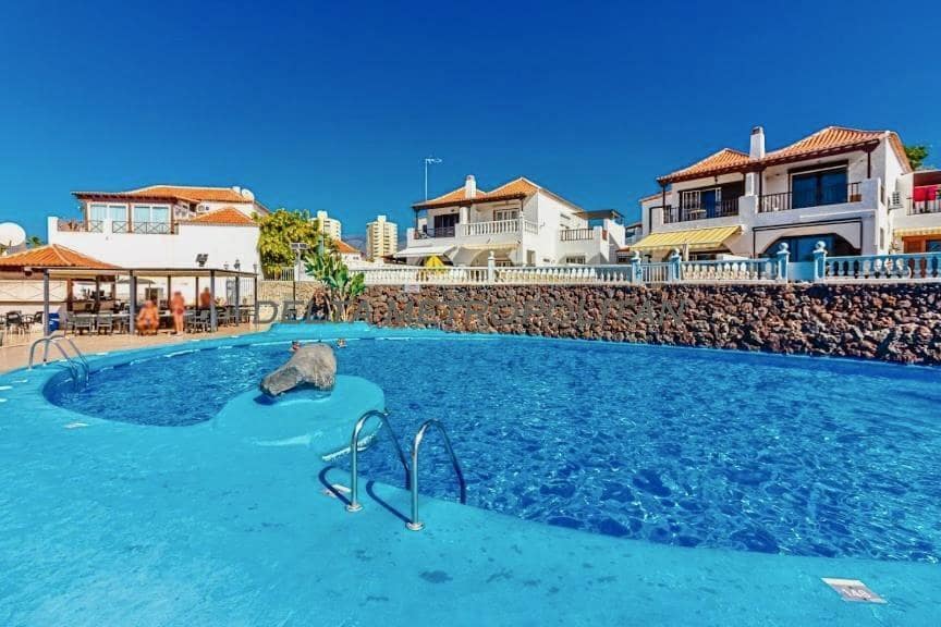 Studio for sale in Playa de las Americas with pool - € 264,999 (Ref: 9838621)
