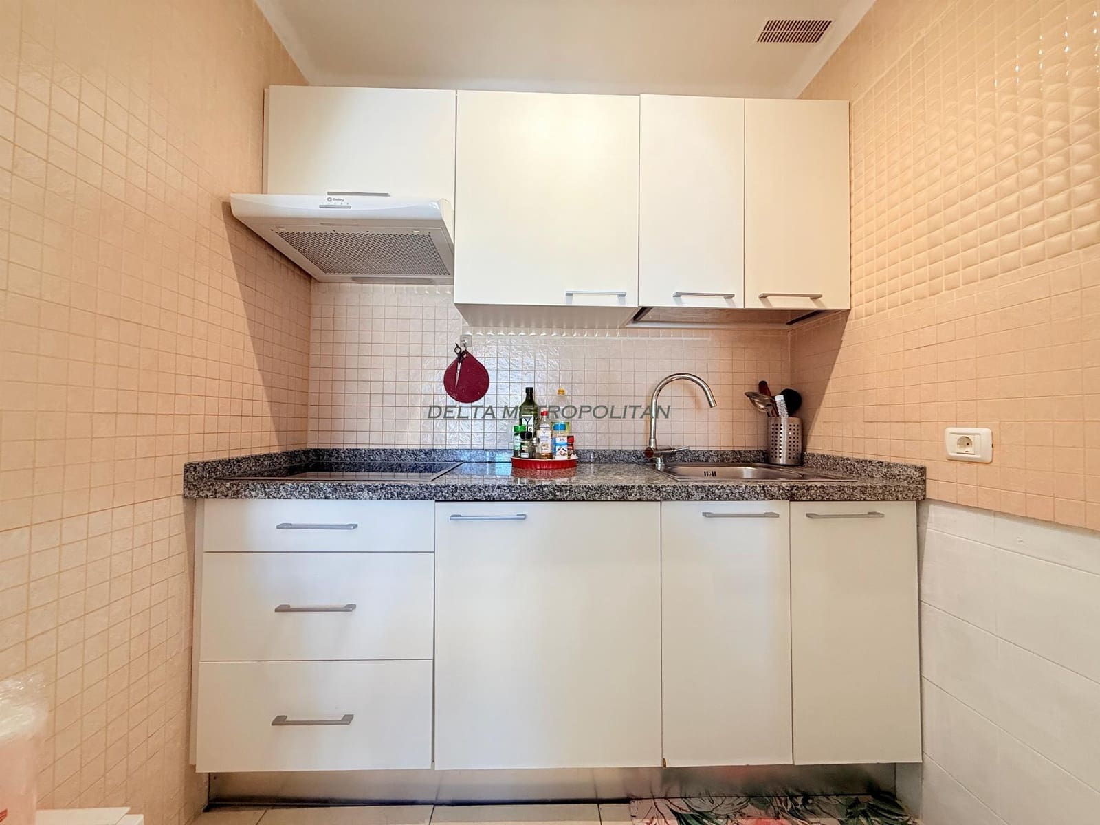 Studio for sale in Playa de las Americas with pool - € 264,999 (Ref: 9838621)