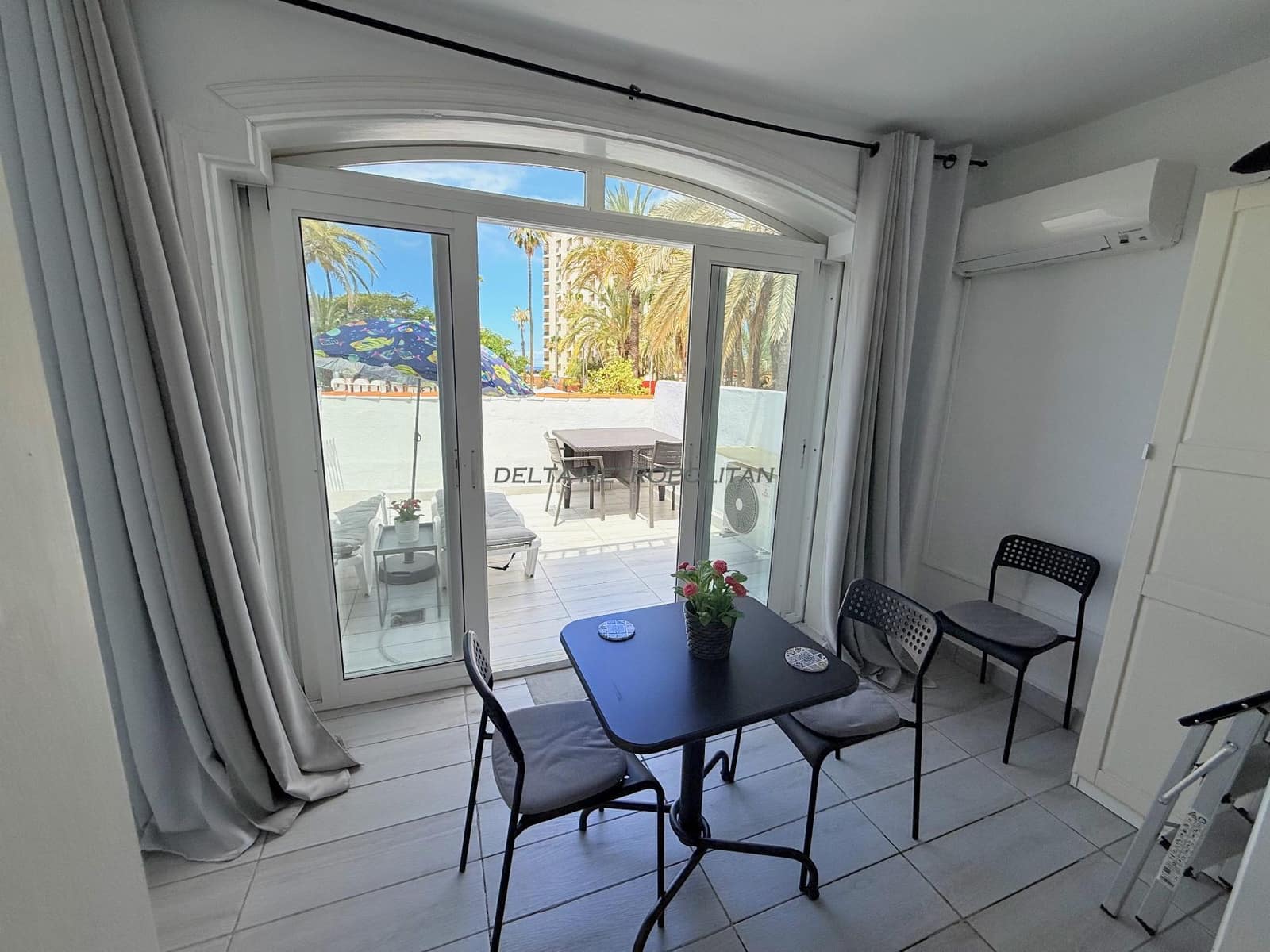 Studio for sale in Playa de las Americas with pool - € 264,999 (Ref: 9838621)