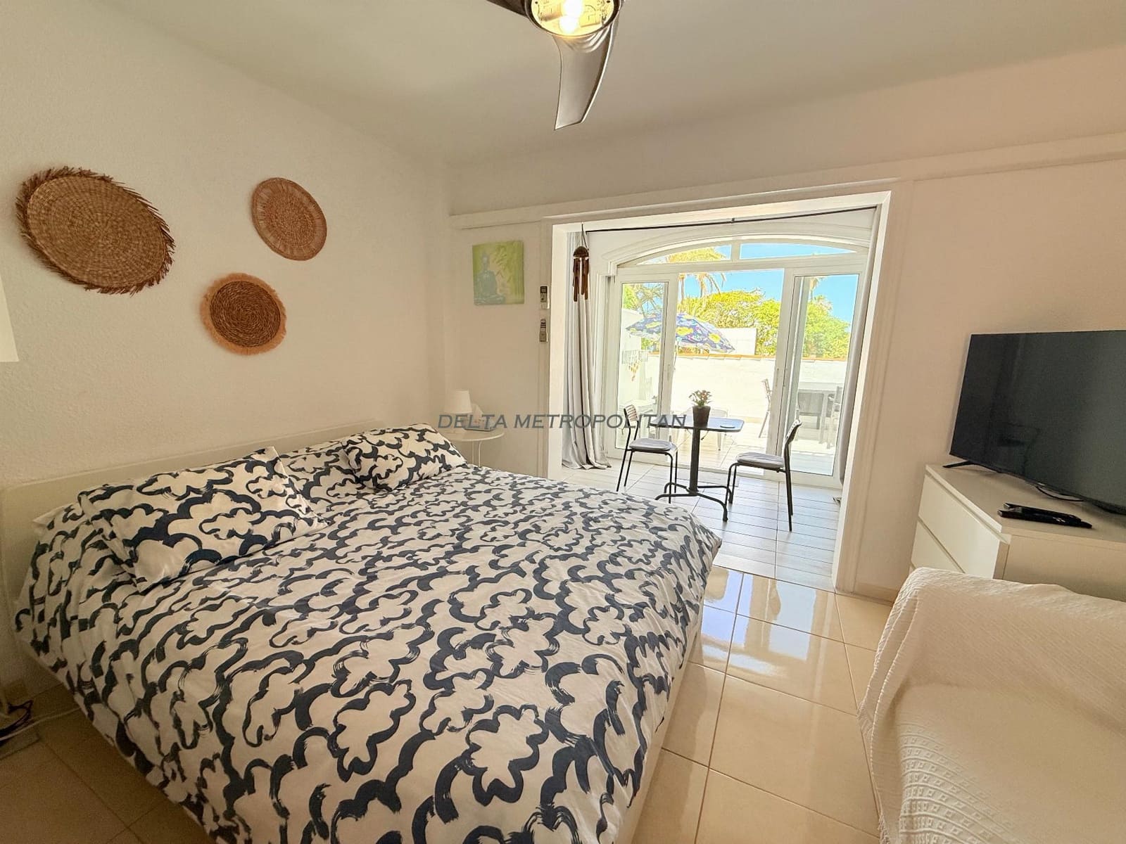 Studio for sale in Playa de las Americas with pool - € 264,999 (Ref: 9838621)