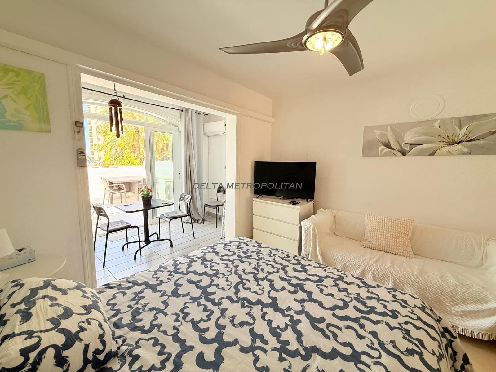 Studio for sale in Playa de las Americas with pool - € 264,999 (Ref: 9838621)