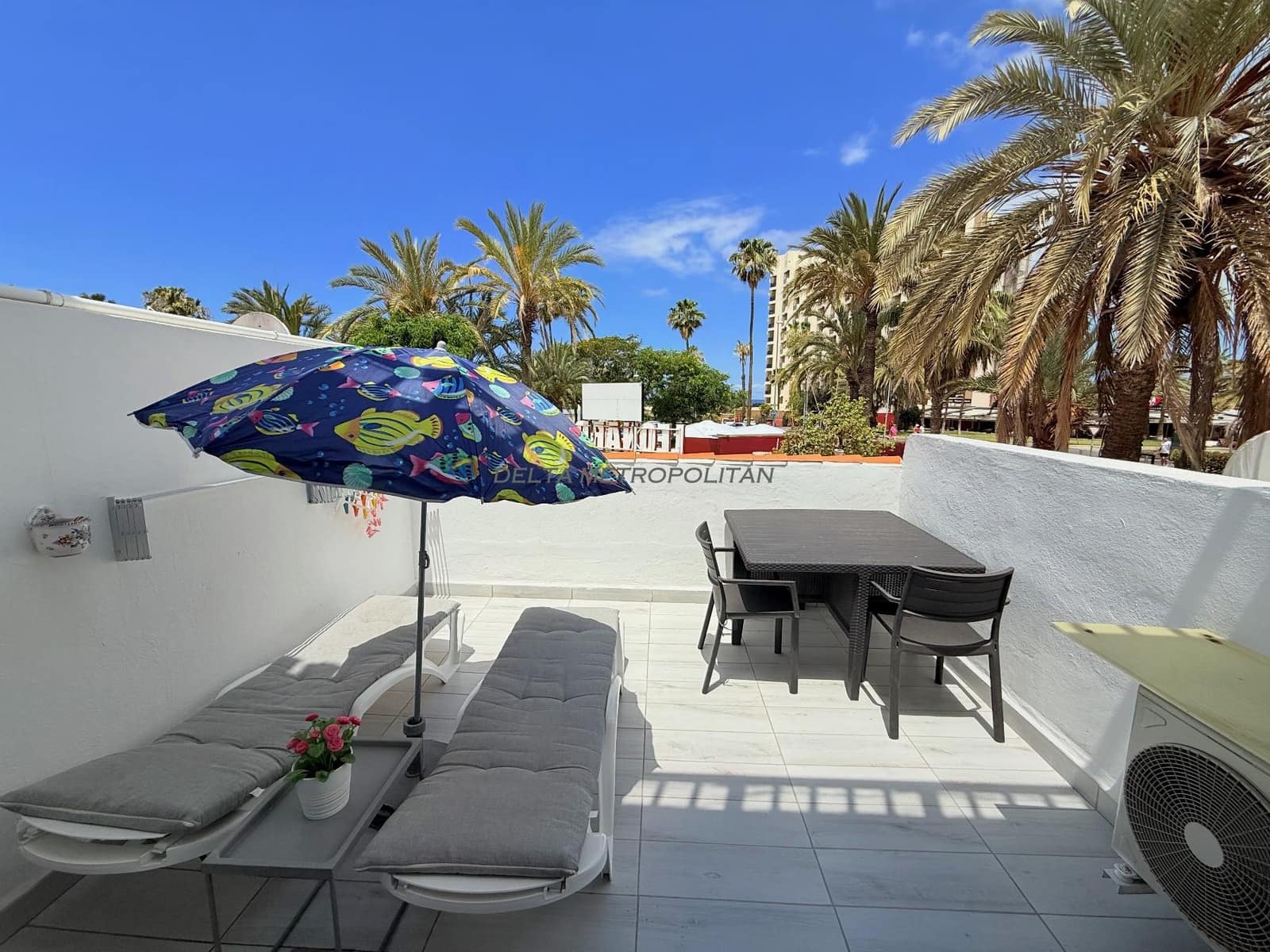Studio for sale in Playa de las Americas with pool - € 264,999 (Ref: 9838621)