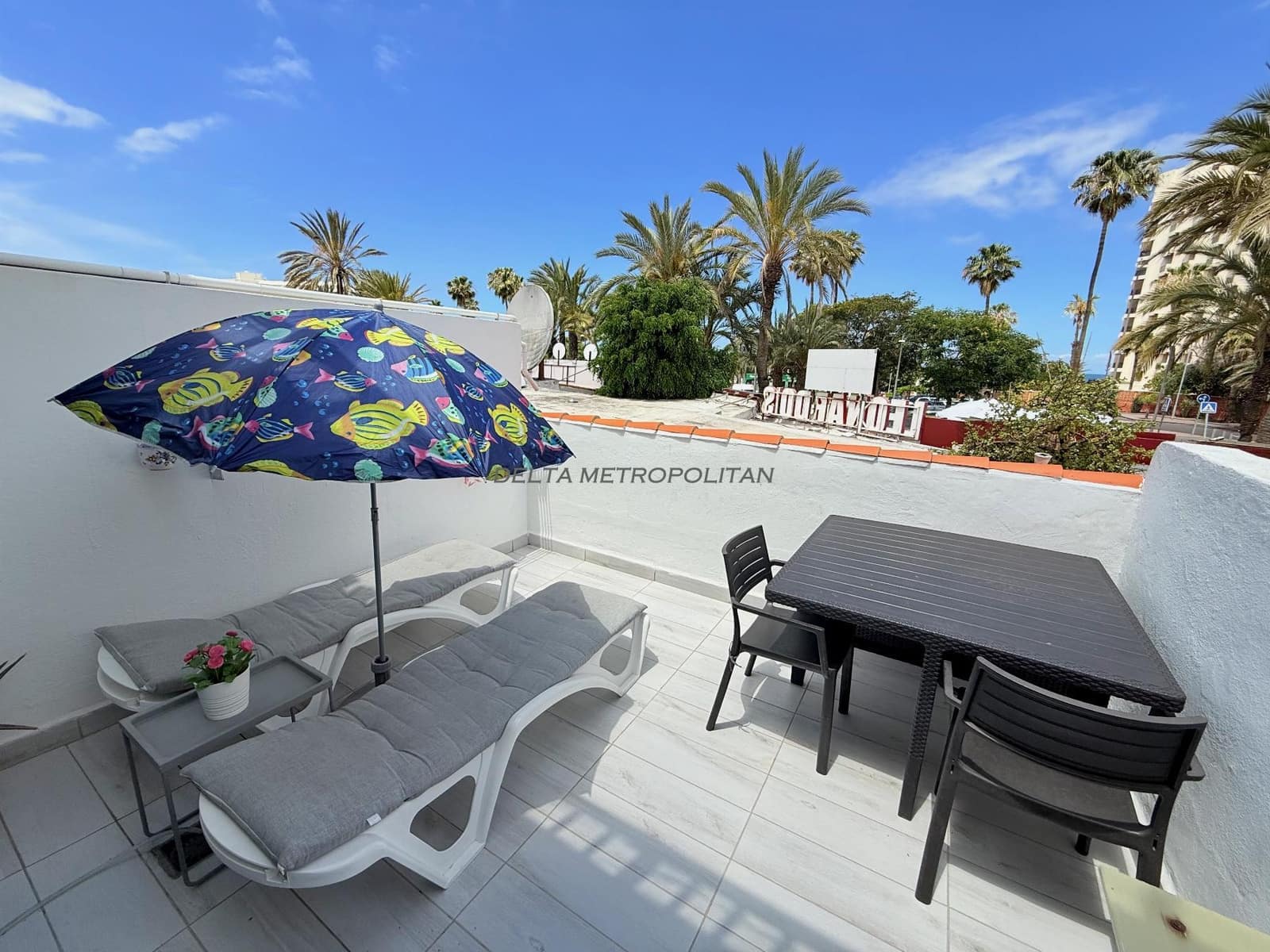 Studio for sale in Playa de las Americas with pool - € 264,999 (Ref: 9838621)