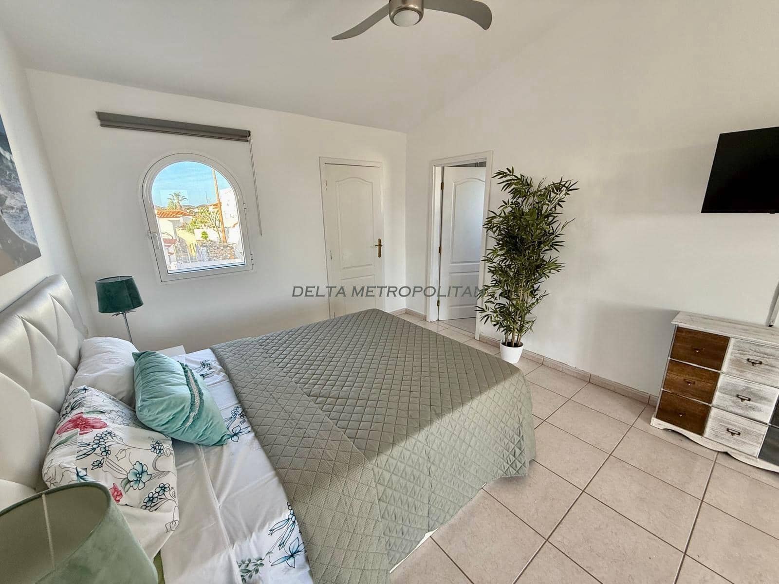 2 bedroom Apartment for sale in Golf del Sur with pool - € 350,000 (Ref: 9844537)