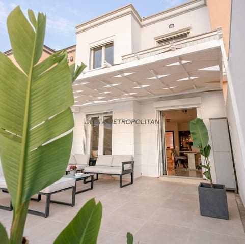 4 chambre Maison de Ville à vendre à Chayofa, Arona avec garage - 660 000 € (Ref: 9848276)
