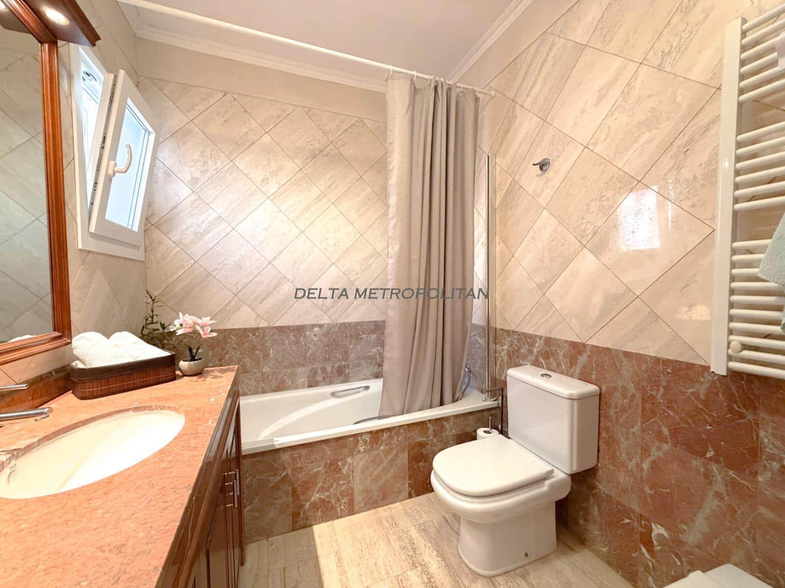 4 chambre Maison de Ville à vendre à Chayofa avec garage - 660 000 € (Ref: 9848276)
