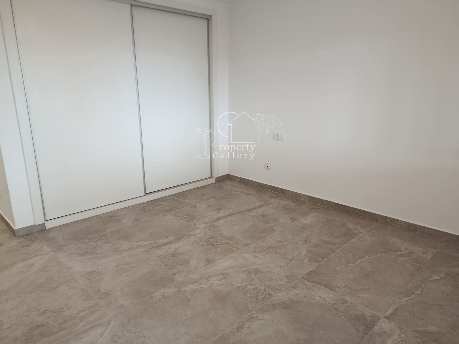 2 quarto Apartamento para venda em Los Cristianos com piscina garagem - 540 000 € (Ref: 10094149)