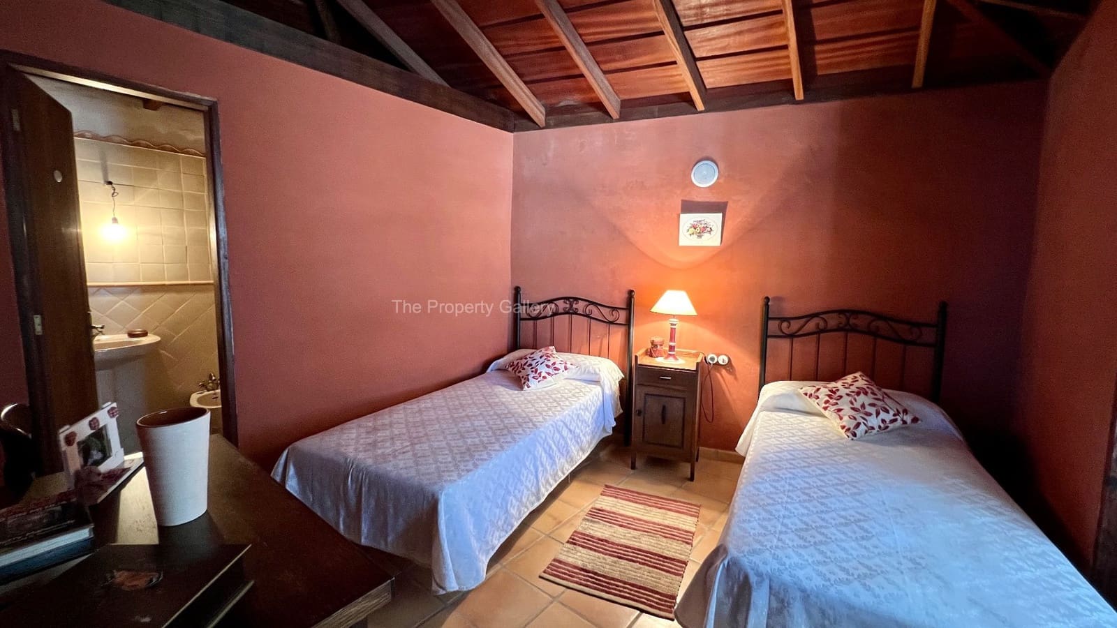 2 soveværelse Finca/Landehus til salg i El Tanque med swimmingpool garage - € 450.000 (Ref: 8061974)