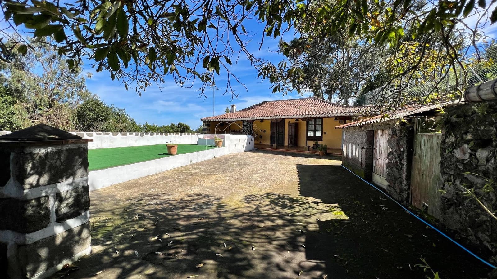 2 soveværelse Finca/Landehus til salg i El Tanque med swimmingpool garage - € 450.000 (Ref: 8061974)