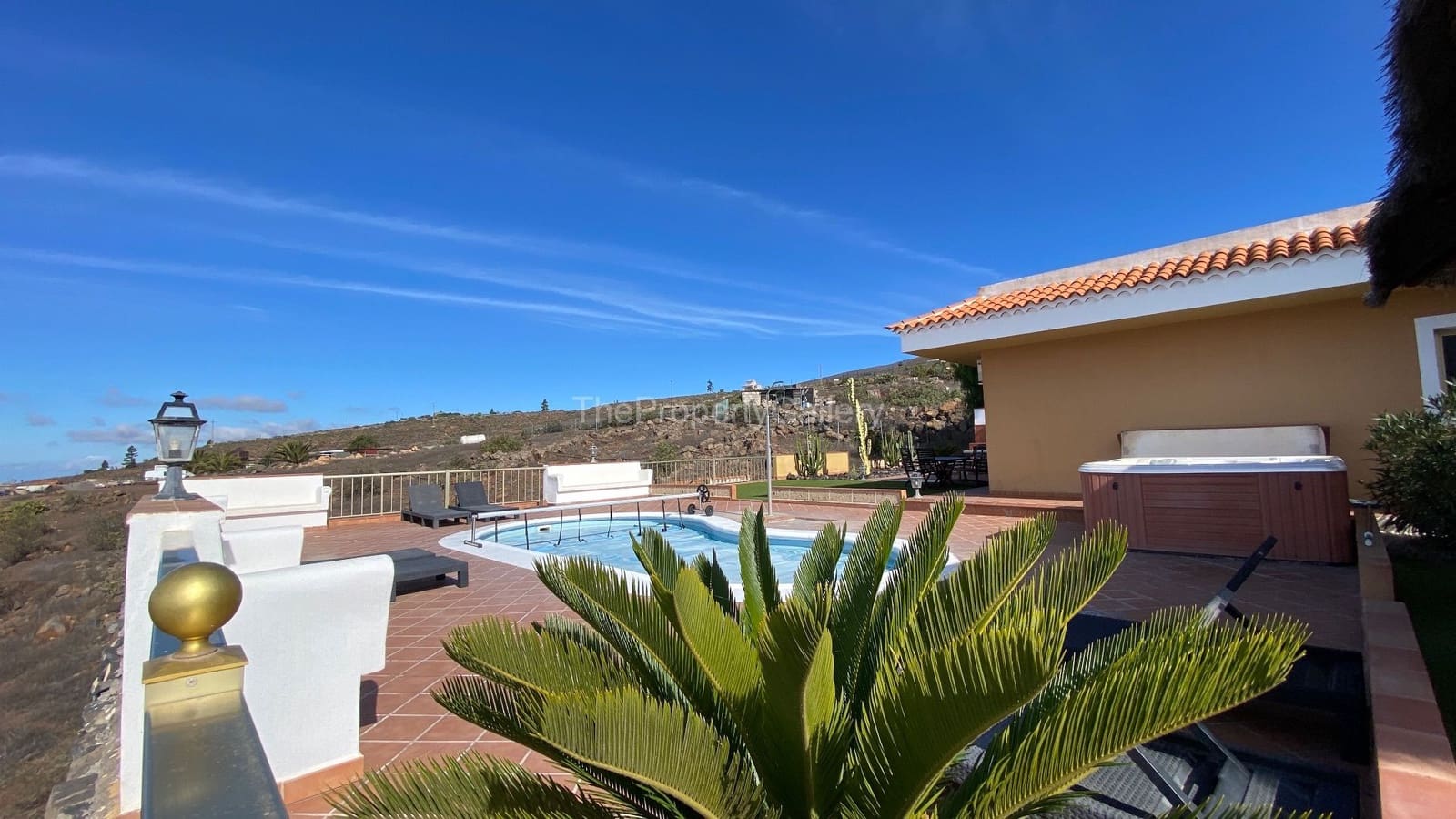 3 soveværelse Finca/Landehus til salg i Adeje med swimmingpool garage - € 1.011.000 (Ref: 8061992)