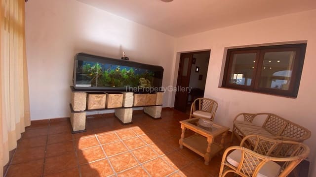 3 bedroom Villa for sale in Adeje with pool garage - € 1,011,000 (Ref: 8061992)
