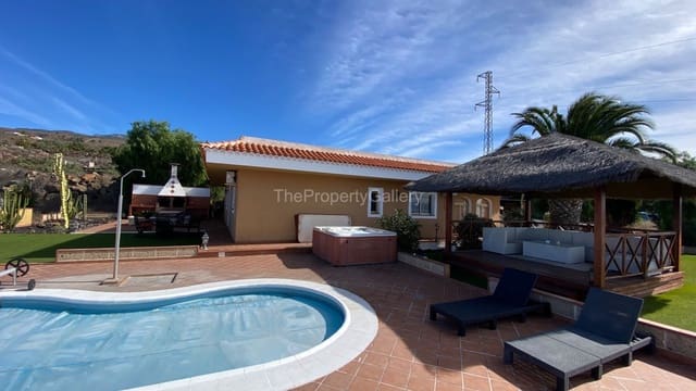 3 soveværelse Finca/Landehus til salg i Adeje med swimmingpool garage - € 1.011.000 (Ref: 8061992)