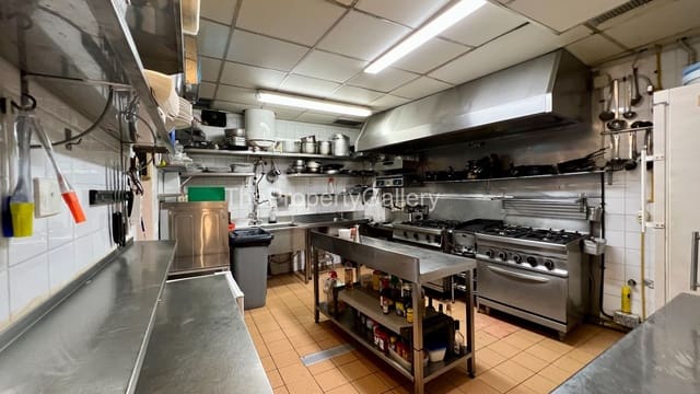 Kommersiell til salgs i San Eugenio Bajo, Adeje med garasje - € 695 000 (Ref: 8061993)