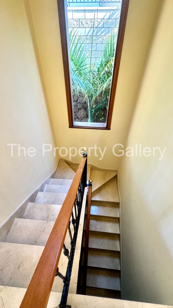 3 soveværelse Villa til salg i Playa del Duque med swimmingpool garage - € 2.199.000 (Ref: 8061999)