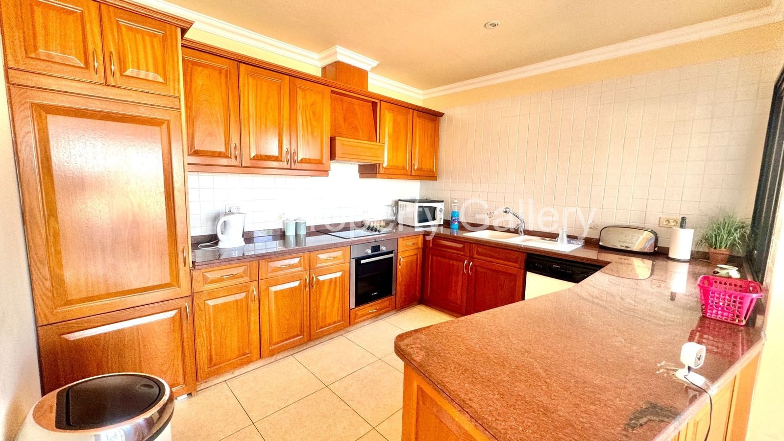 3 soveværelse Villa til salg i Playa del Duque med swimmingpool garage - € 2.199.000 (Ref: 8061999)