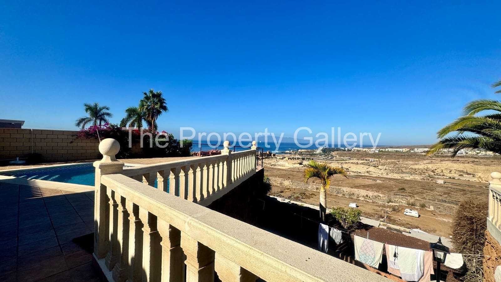 3 soveværelse Villa til salg i Playa del Duque med swimmingpool garage - € 2.199.000 (Ref: 8061999)