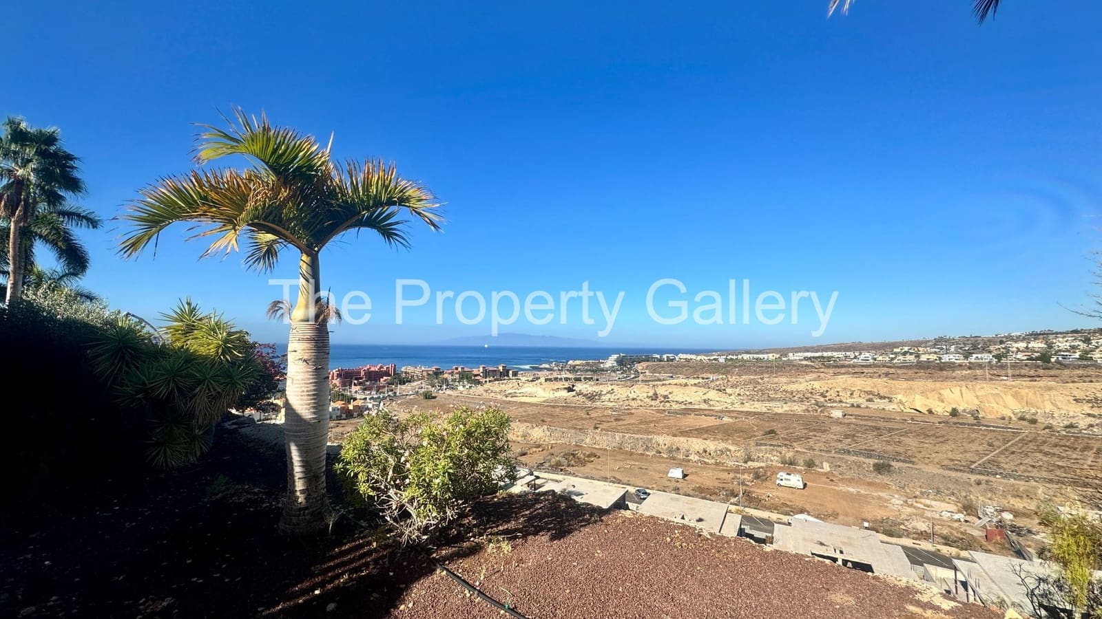 3 soveværelse Villa til salg i Playa del Duque med swimmingpool garage - € 2.199.000 (Ref: 8061999)