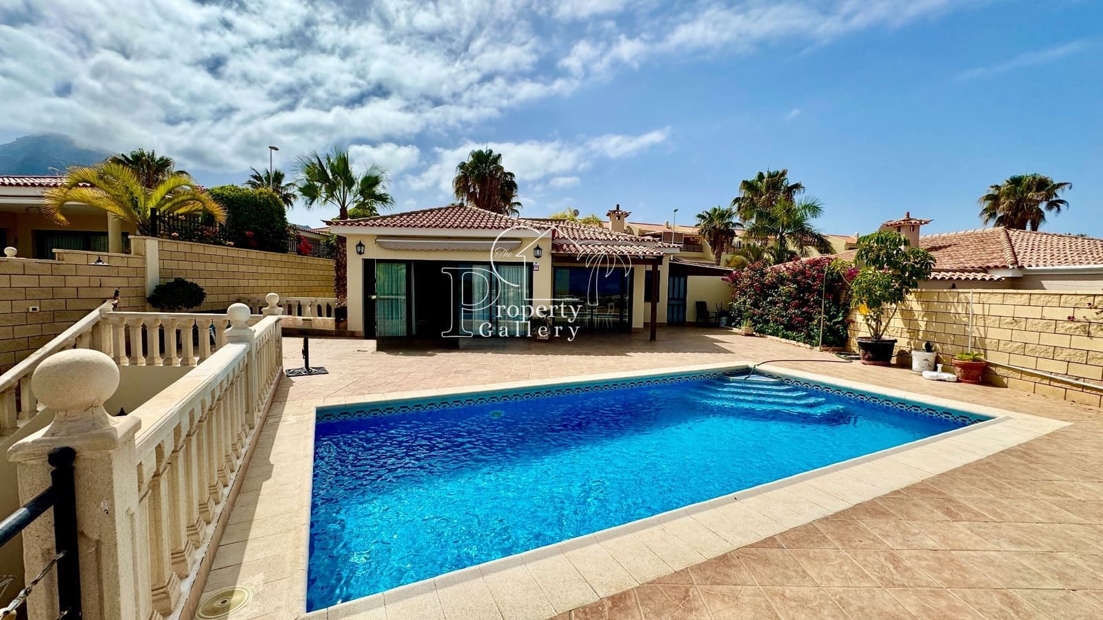 3 bedroom Villa for sale in Playa del Duque with pool garage - € 1,999,900 (Ref: 8061999)