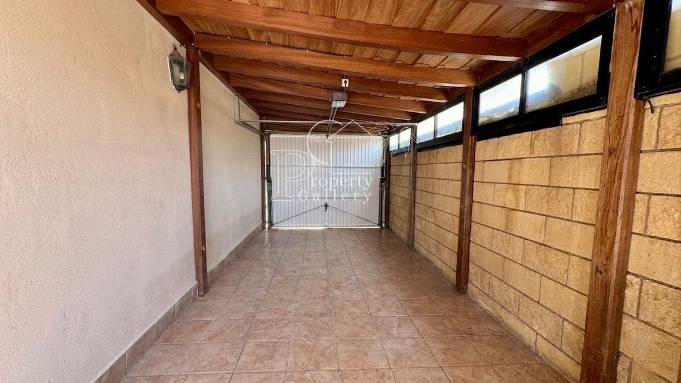 3 bedroom Villa for sale in Playa del Duque with pool garage - € 1,999,900 (Ref: 8061999)