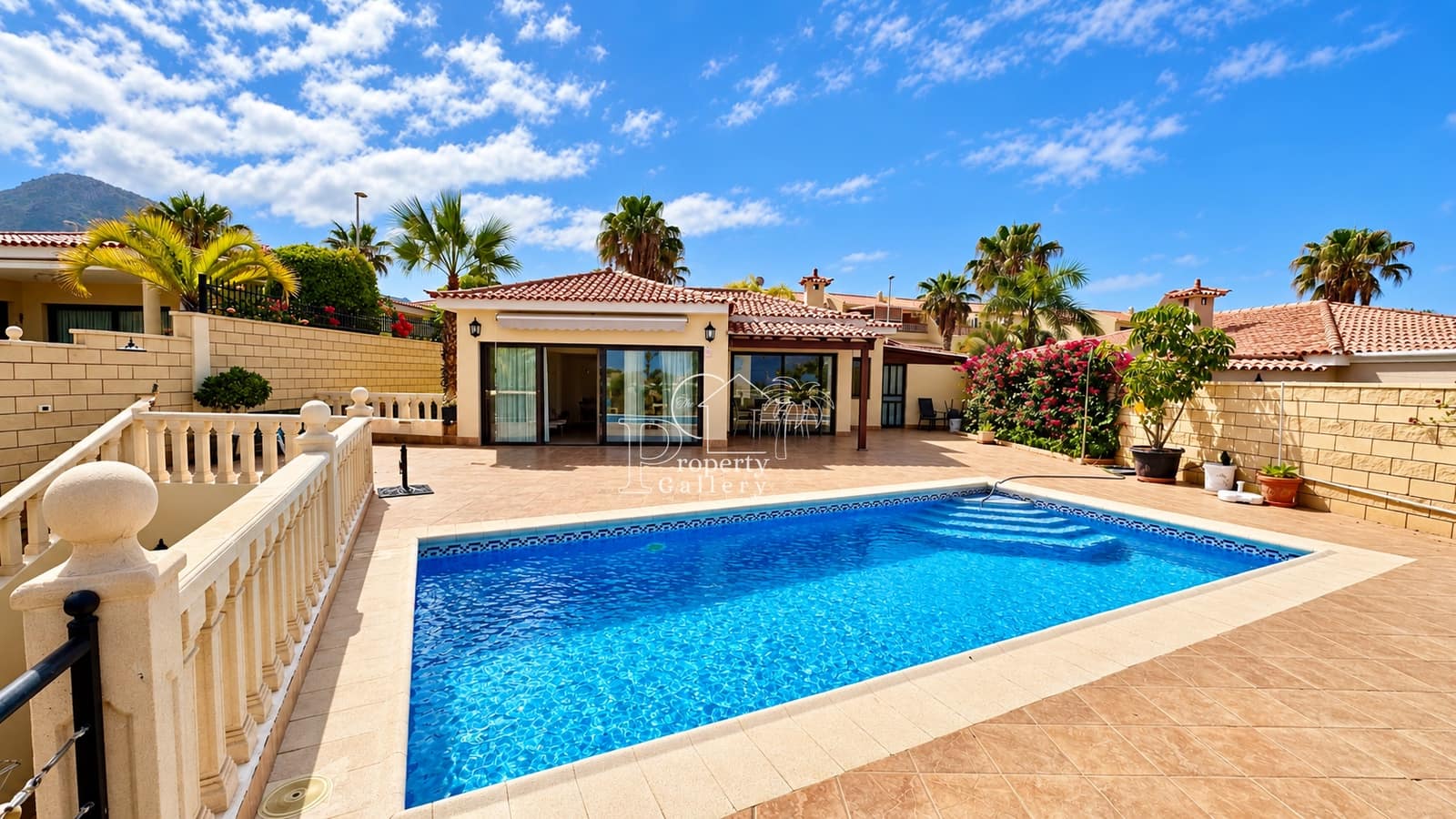 3 chambre Villa/Maison à vendre à Playa del Duque avec piscine garage - 1 850 000 € (Ref: 8061999)