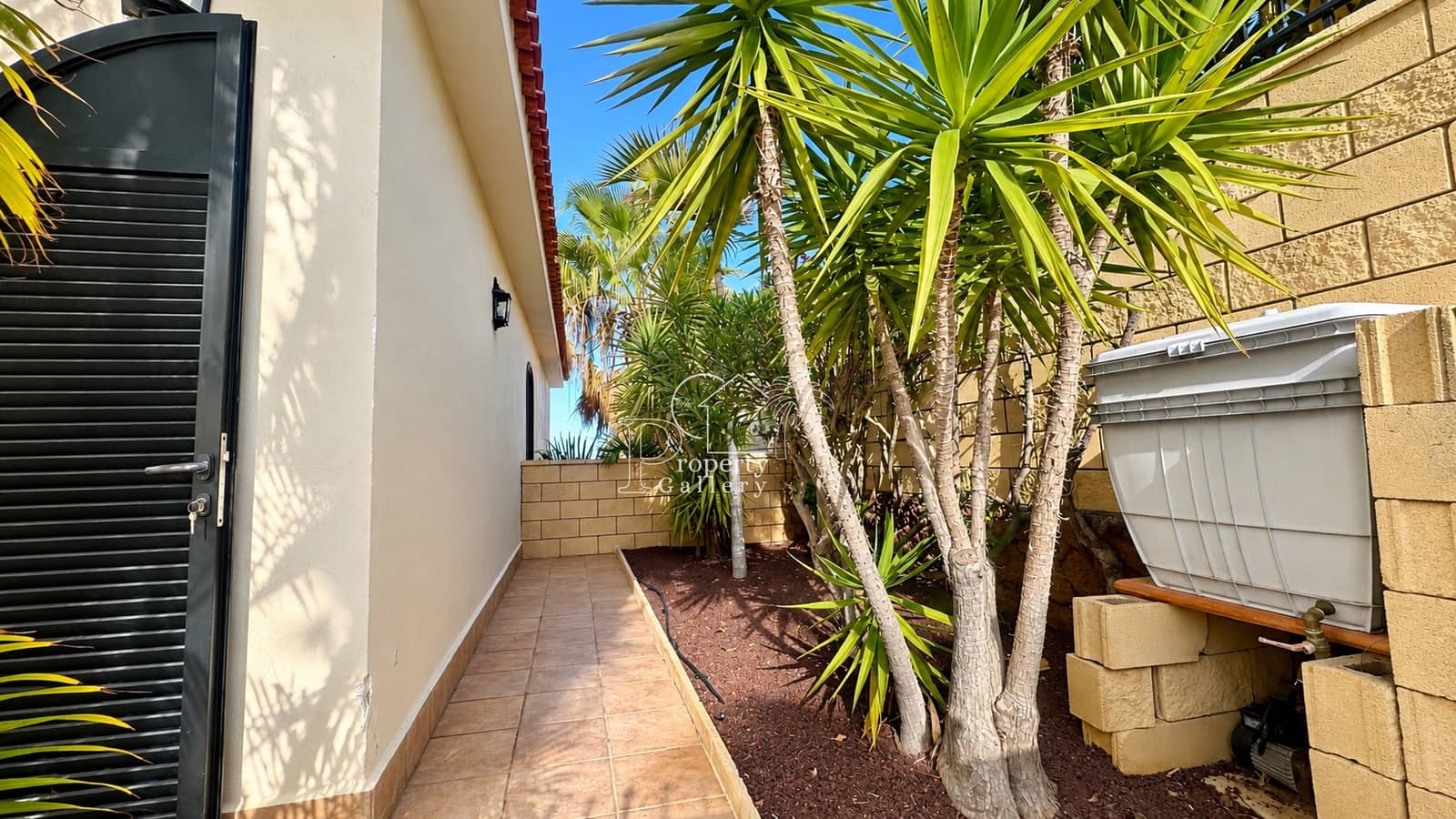 3 chambre Villa/Maison à vendre à Playa del Duque avec piscine garage - 1 850 000 € (Ref: 8061999)