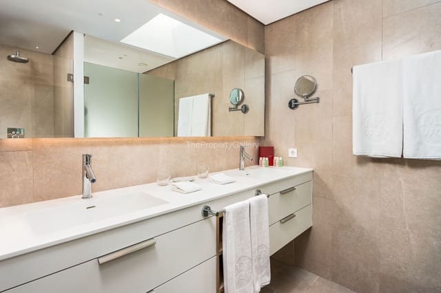 2 bedroom Apartment for sale in Guía de Isora with pool garage - € 900,000 (Ref: 8300085)