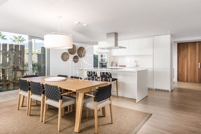 3 Zimmer Villa zu verkaufen in Guía de Isora mit Pool Garage - 2.100.000 € (Ref: 8432379)