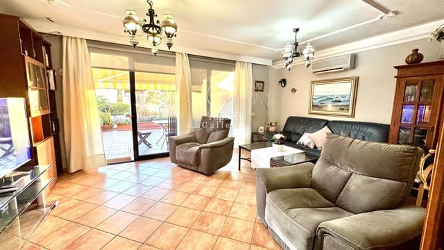 3 bedroom Semi-detached Villa for sale in Casco Urbano, Adeje with garage - € 550,000 (Ref: 8614896)