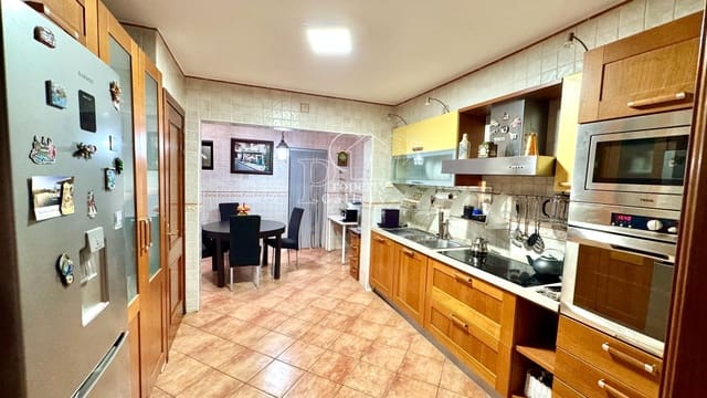3 bedroom Semi-detached Villa for sale in Casco Urbano, Adeje with garage - € 550,000 (Ref: 8614896)