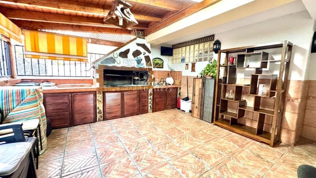 3 bedroom Semi-detached Villa for sale in Casco Urbano, Adeje with garage - € 550,000 (Ref: 8614896)