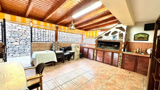 3 bedroom Semi-detached Villa for sale in Casco Urbano, Adeje with garage - € 550,000 (Ref: 8614896)