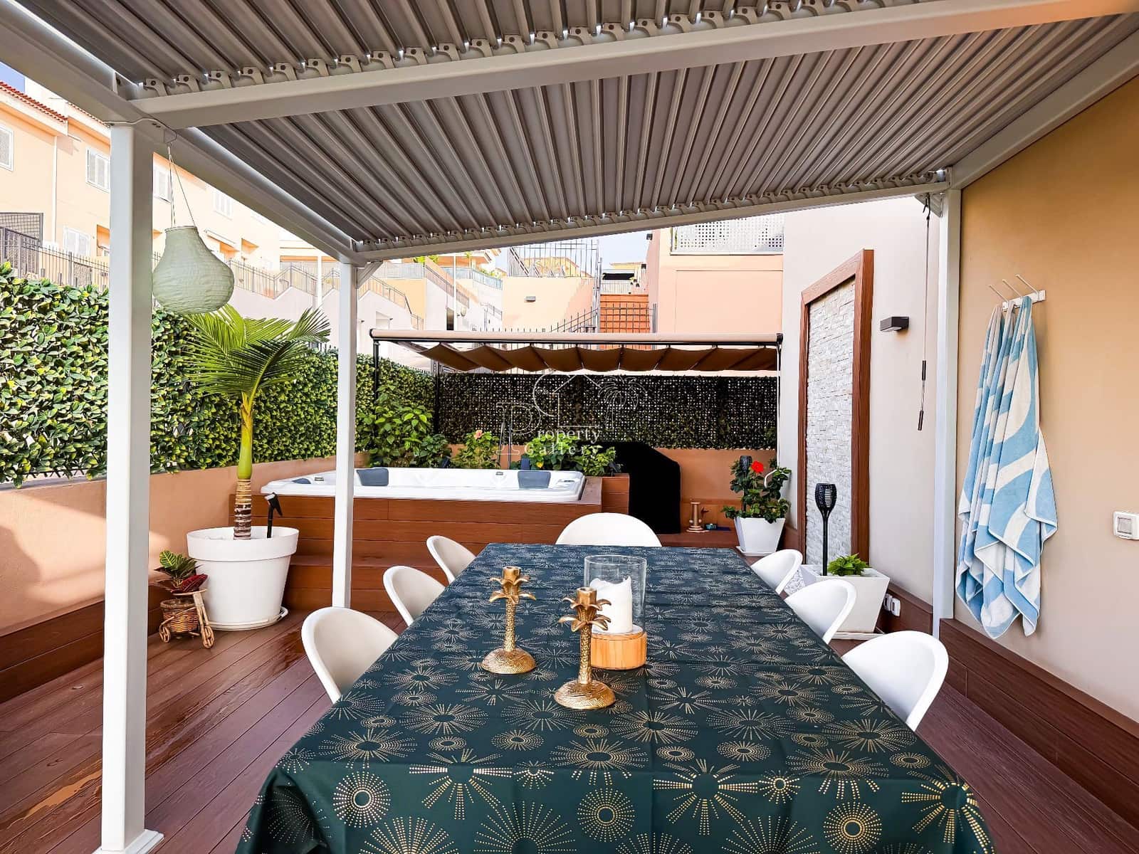 3 soveværelse Villa til salg i Puerto Santiago med swimmingpool garage - € 1.150.000 (Ref: 8697919)