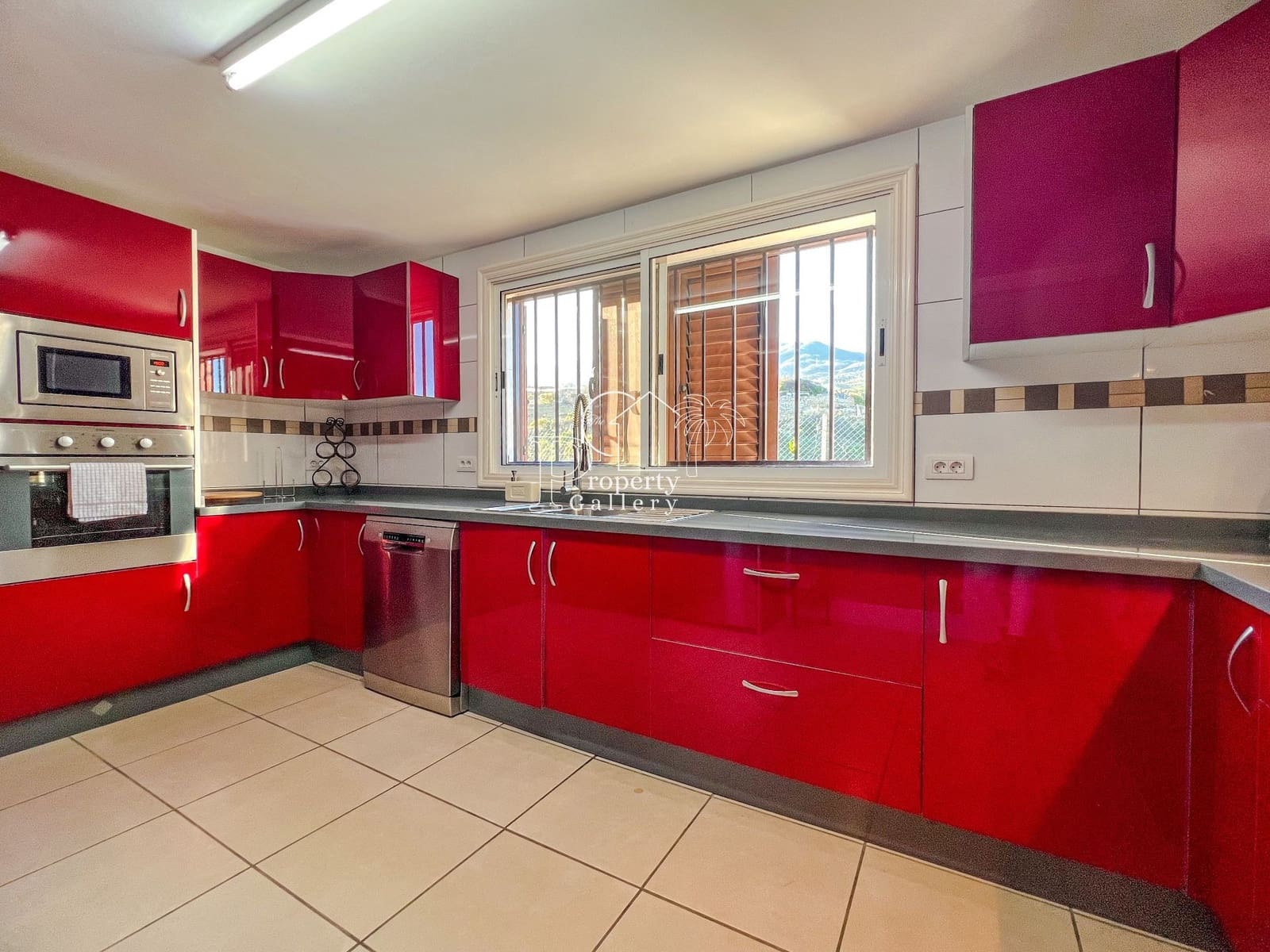 5 soveværelse Finca/Landehus til salg i Arico med swimmingpool garage - € 1.850.000 (Ref: 8703659)