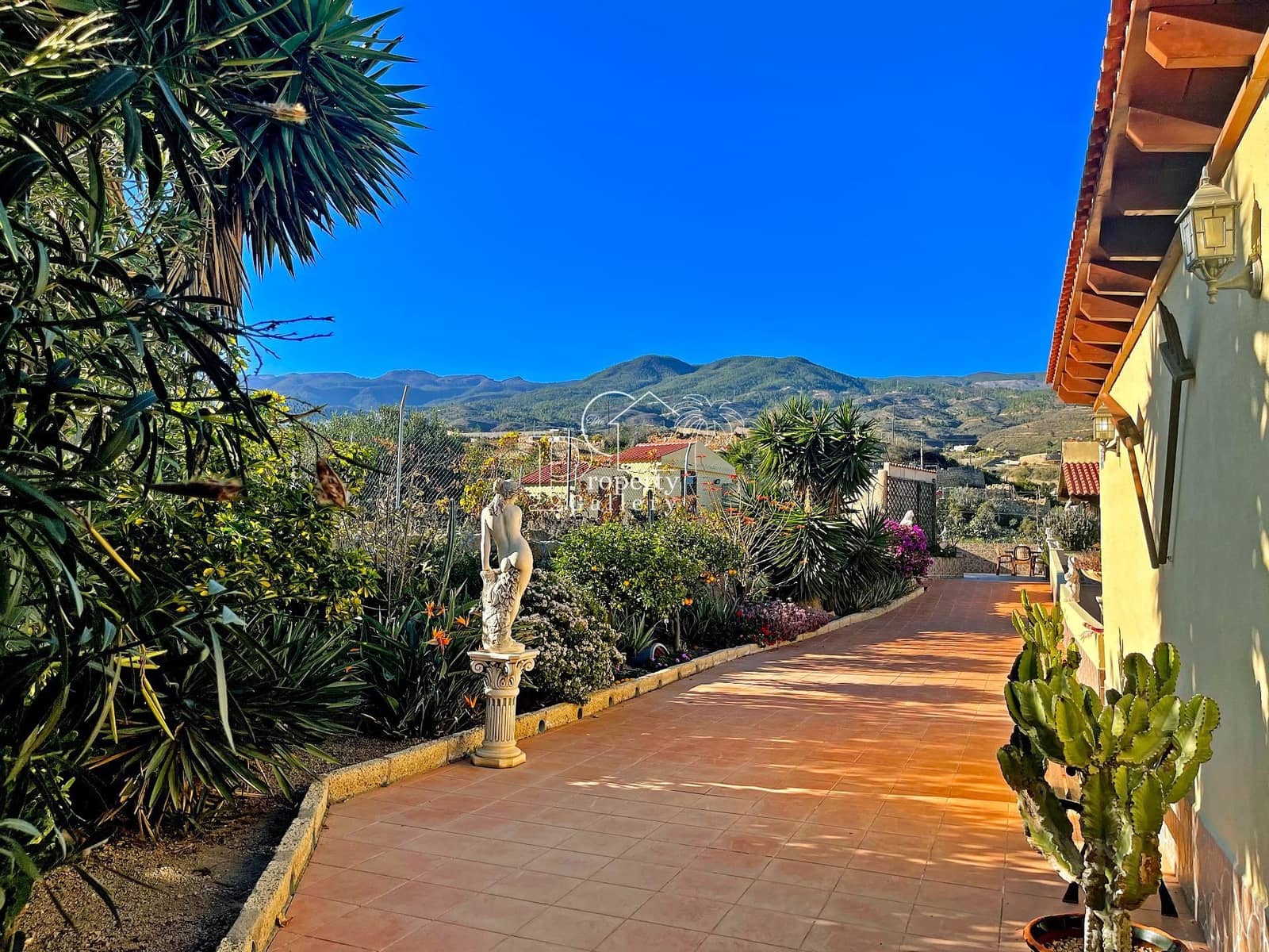 5 soveværelse Finca/Landehus til salg i Arico med swimmingpool garage - € 1.850.000 (Ref: 8703659)