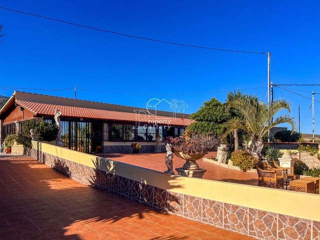 5 sovrum Finca/Hus på landet till salu i Arico med pool garage - 1 850 000 € (Ref: 8703659)