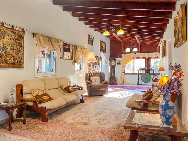 5 sovrum Finca/Hus på landet till salu i Arico med pool garage - 1 850 000 € (Ref: 8703659)