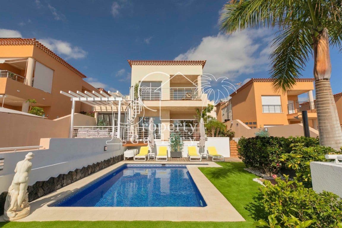 4 soveværelse Villa til salg i Puerto Santiago med swimmingpool garage - € 1.150.000 (Ref: 9113785)