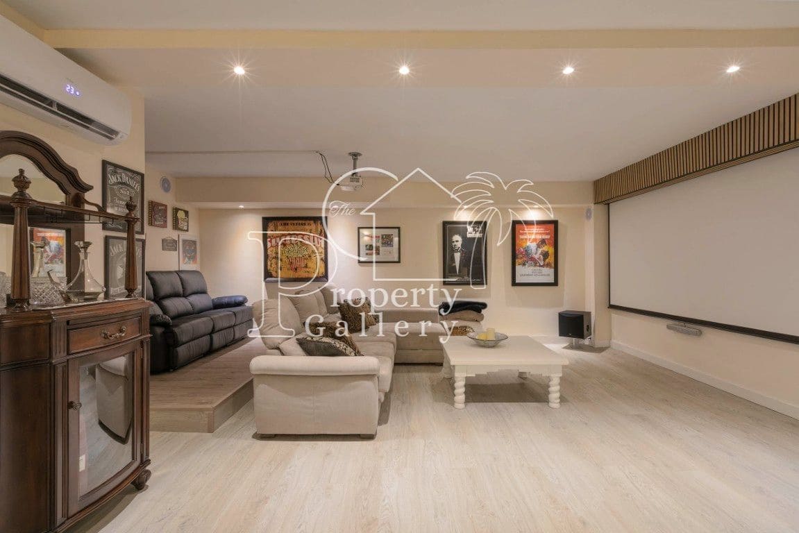 4 soveværelse Villa til salg i Puerto Santiago med swimmingpool garage - € 1.150.000 (Ref: 9113785)